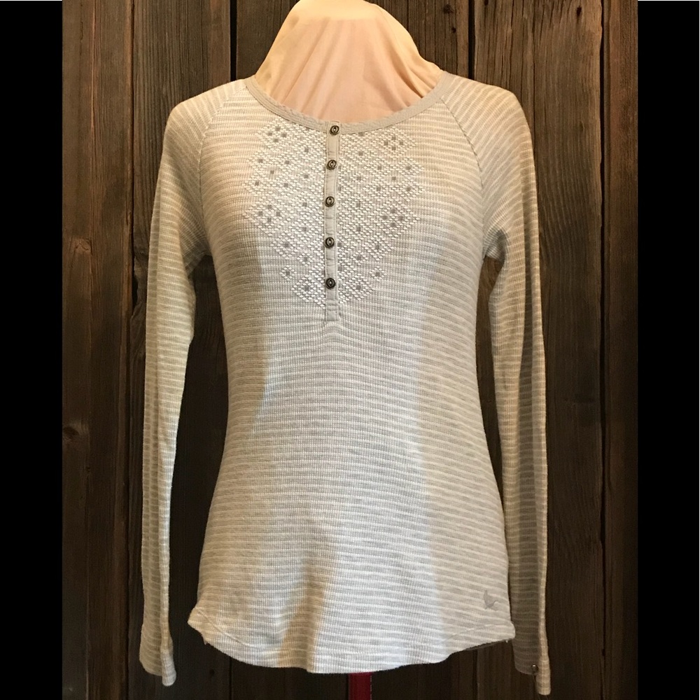 Long sleeve, ribbed shirt